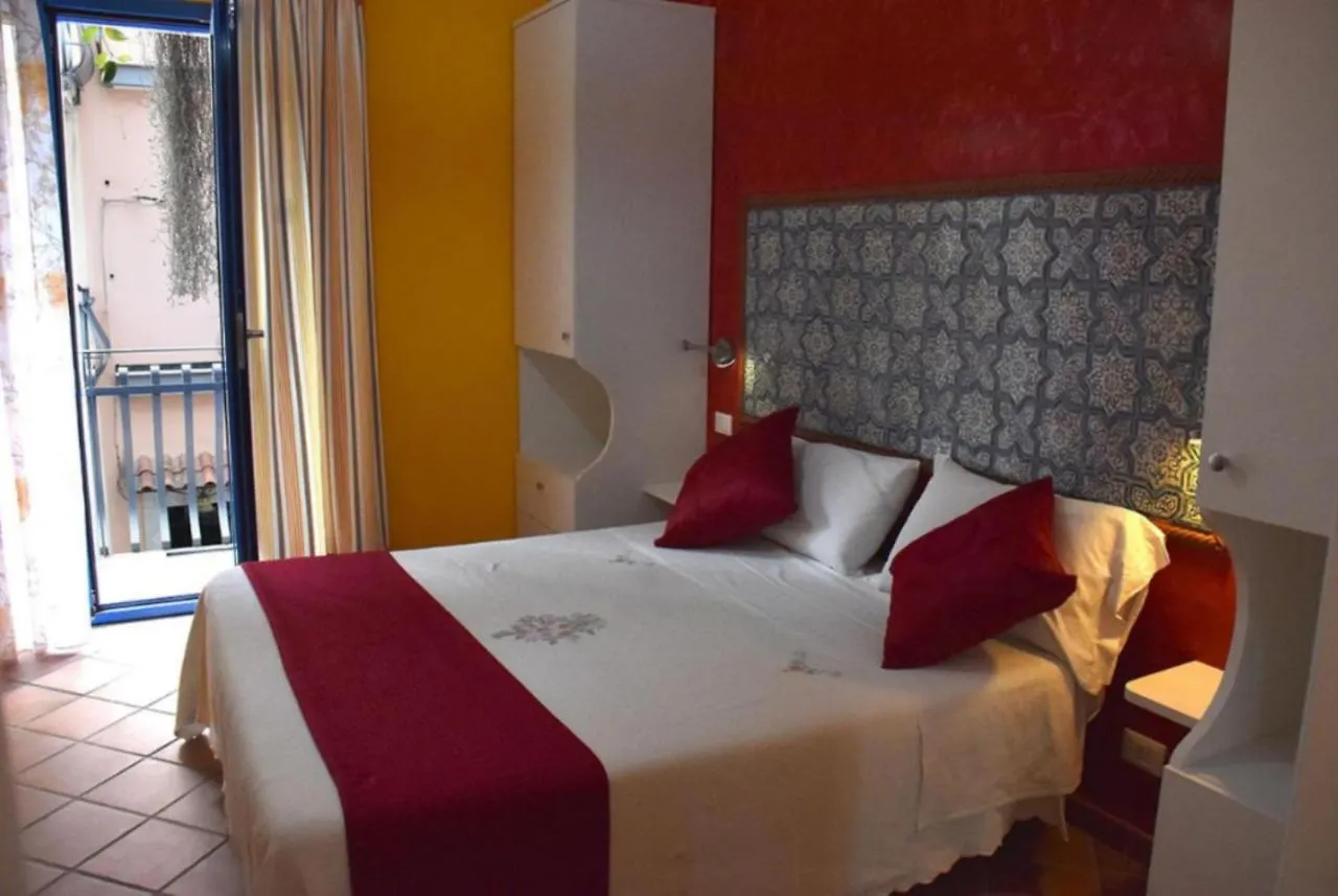 Donna Carmela - Da Rosa Bed & Breakfast Letojanni