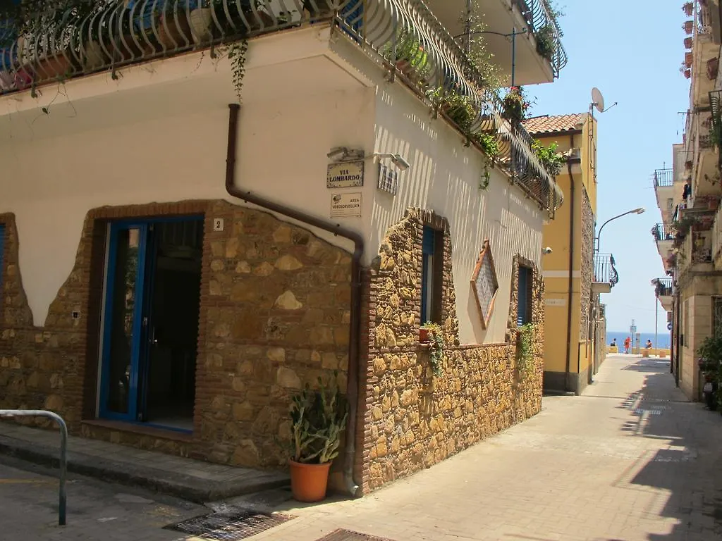 Donna Carmela - Da Rosa Bed & Breakfast Letojanni Italy